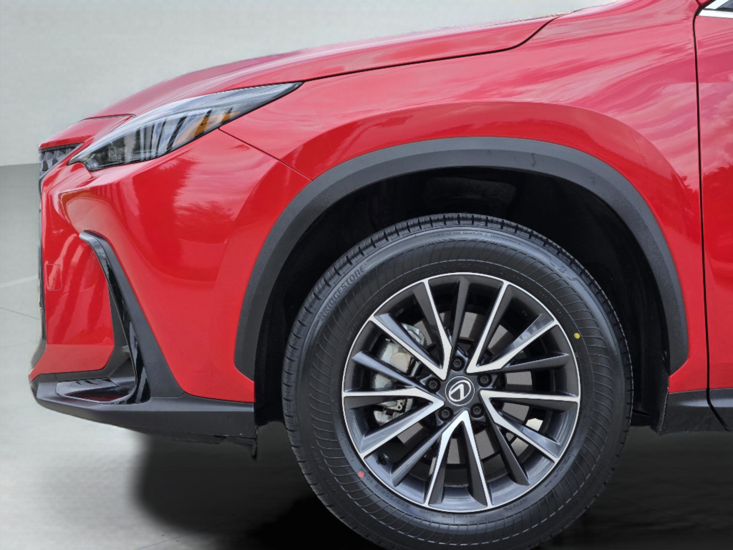 Used 2024 Lexus NX 250 FWD w/ Towing Package (2000 Lbs) image 33