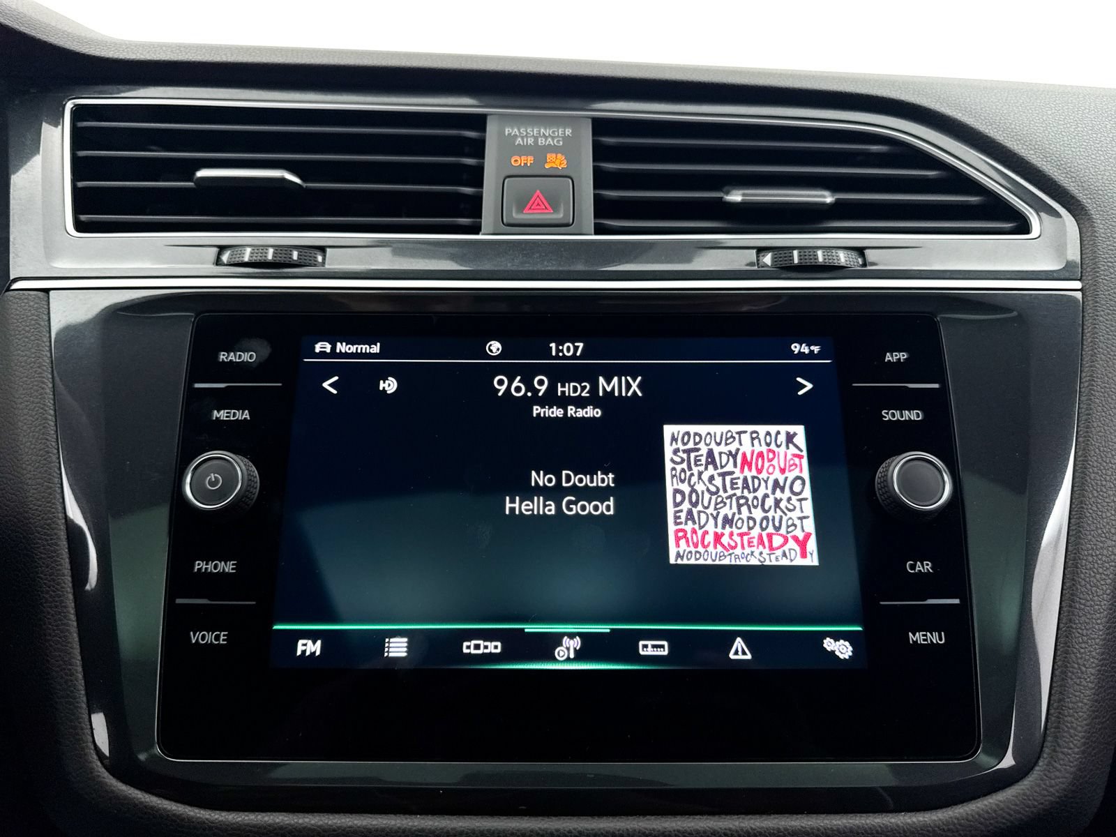 Used 2024 Volkswagen Tiguan SE R-Line AWD/4WD image 5