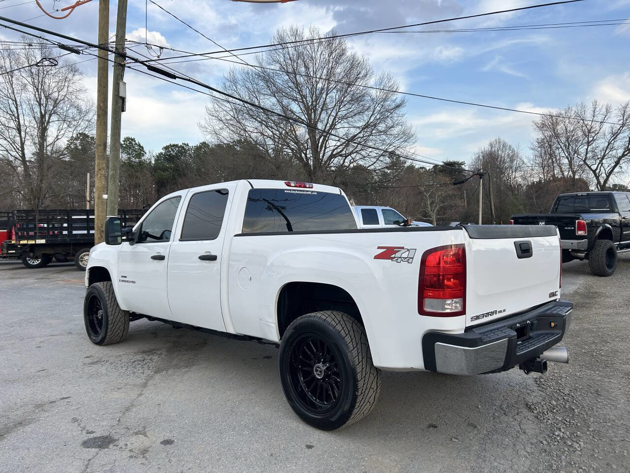 Used 2007 GMC Sierra 2500 SLE w/ Z71 Off-Road Package image 9