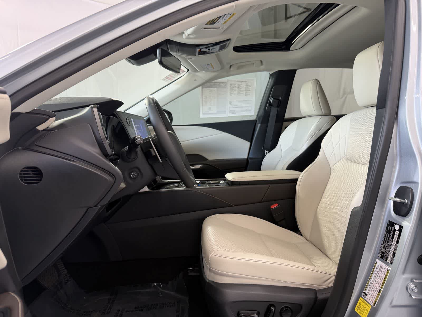 Used 2023 Lexus RX 350 AWD w/ Cold Area Package image 10