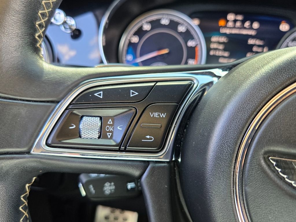 Used 2018 Bentley Bentayga image 27