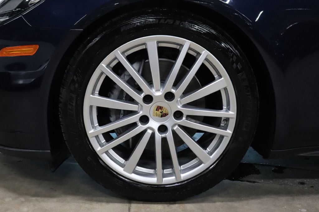 Used 2020 Porsche Panamera image 39