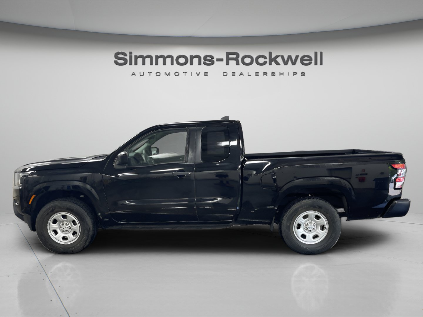 Used 2022 Nissan Frontier S RWD image 2