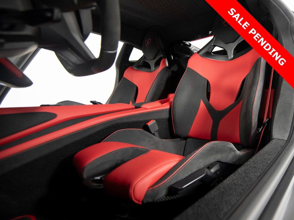 Used 2024 Lamborghini Revuelto image 10