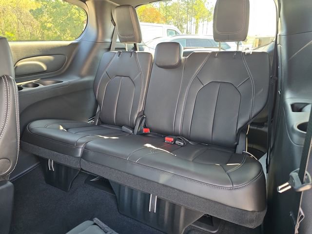 New 2026 Chrysler Pacifica Select image 14