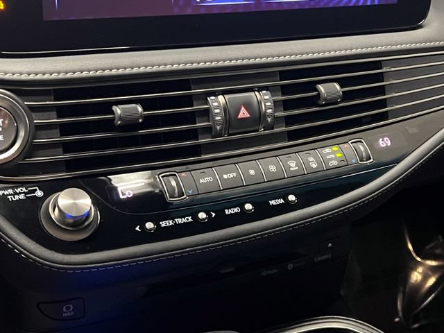Certified 2022 Lexus LS 500 w/ Accessory Package (Z2) RWD image 20