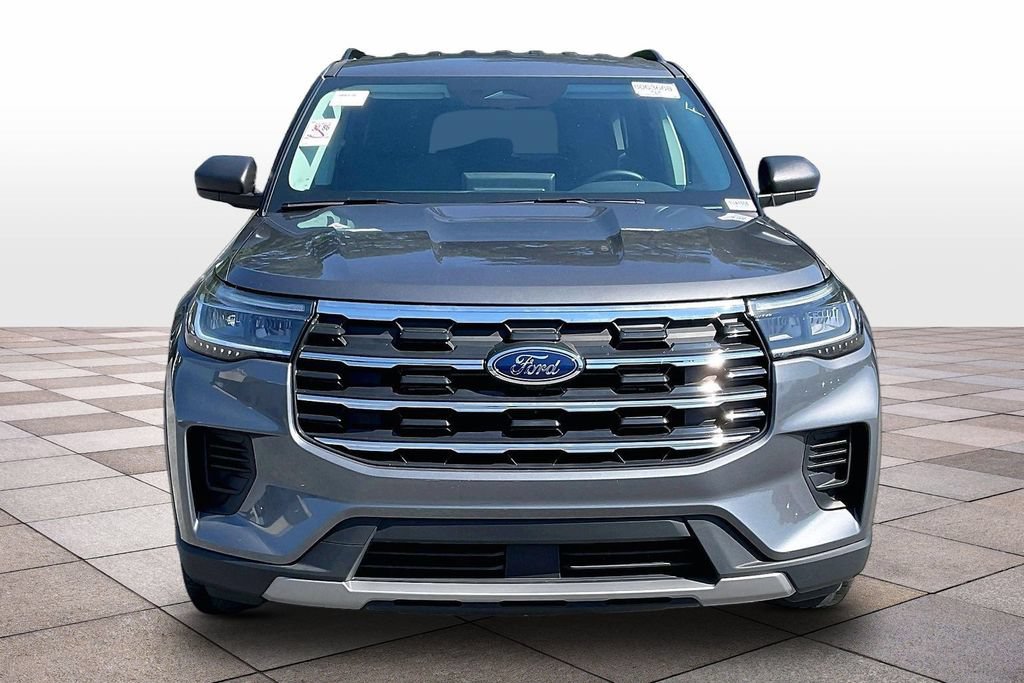 Certified 2025 Ford Explorer Active RWD image 3