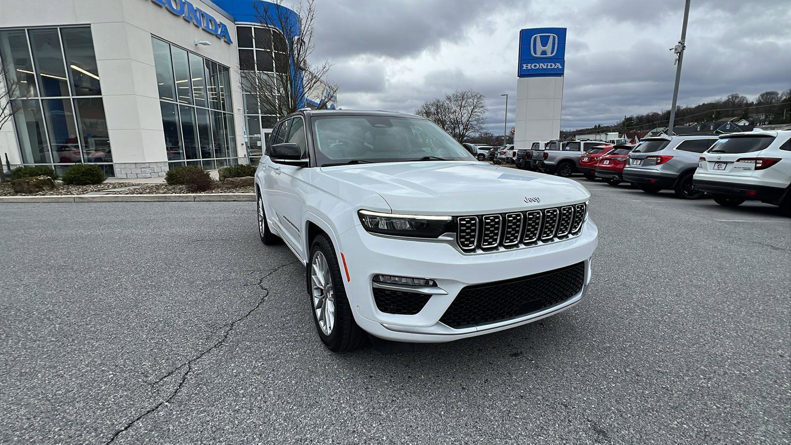 Used 2022 Jeep Grand Cherokee Summit w/ Adv Protech Group IV AWD/4WD image 2