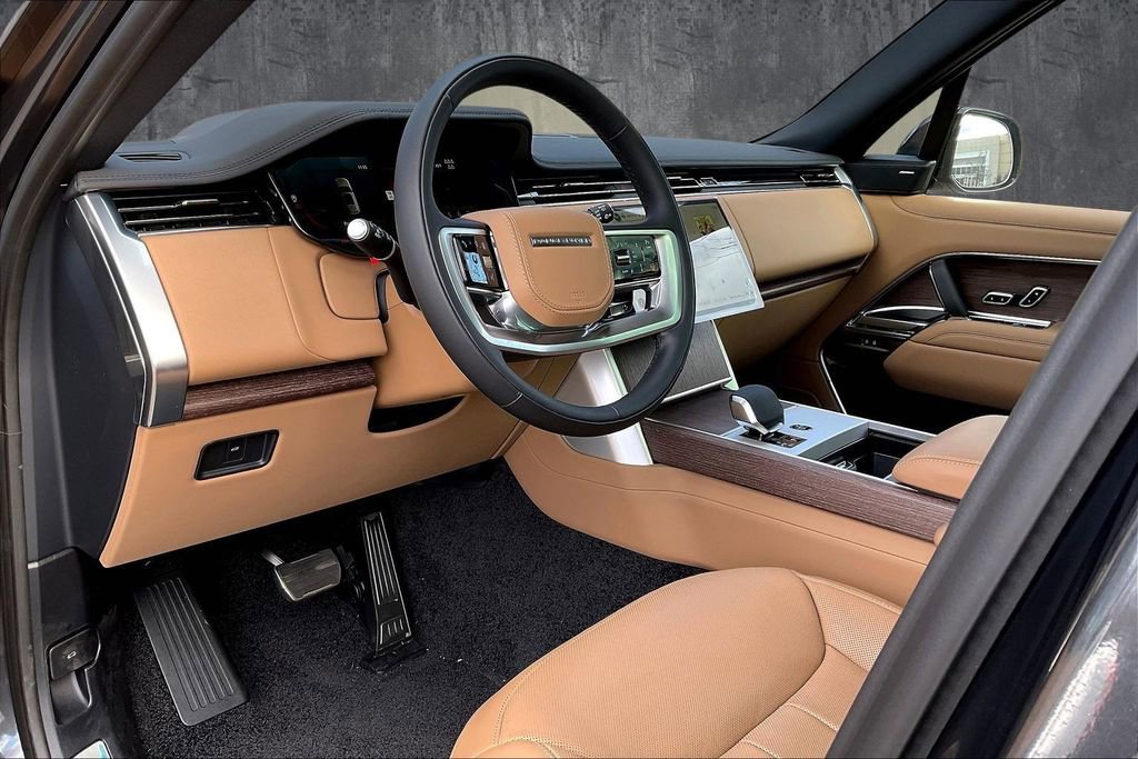 New 2025 Land Rover Range Rover Long Wheelbase SE image 7