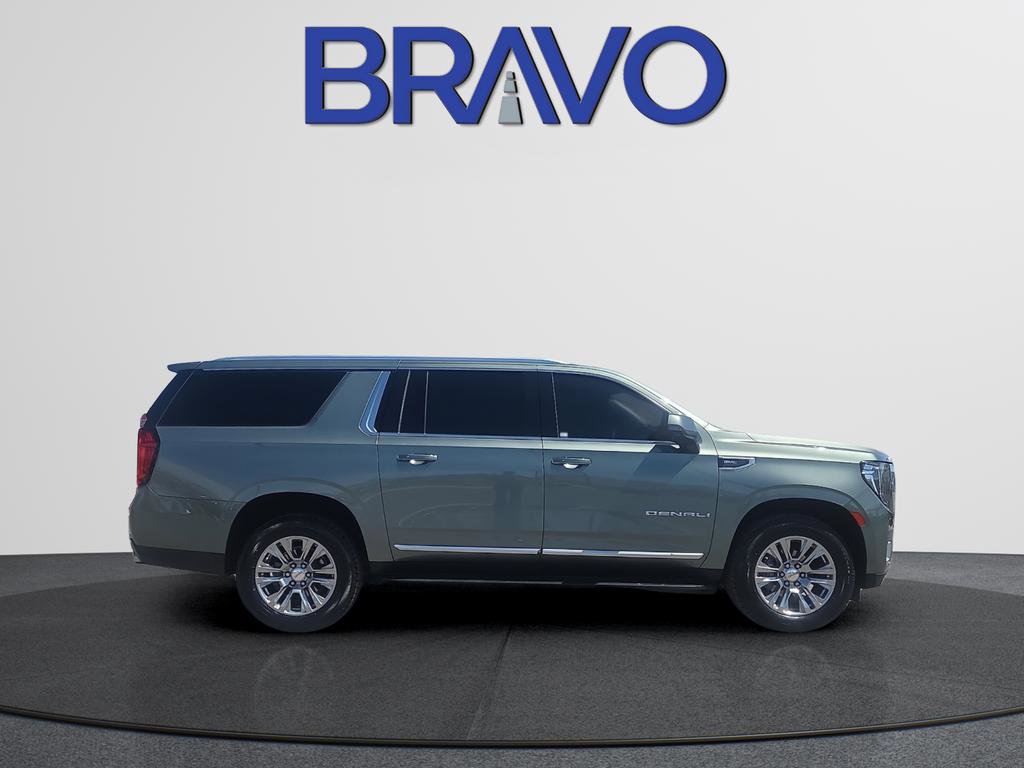 Used 2023 GMC Yukon XL Denali AWD/4WD image 3