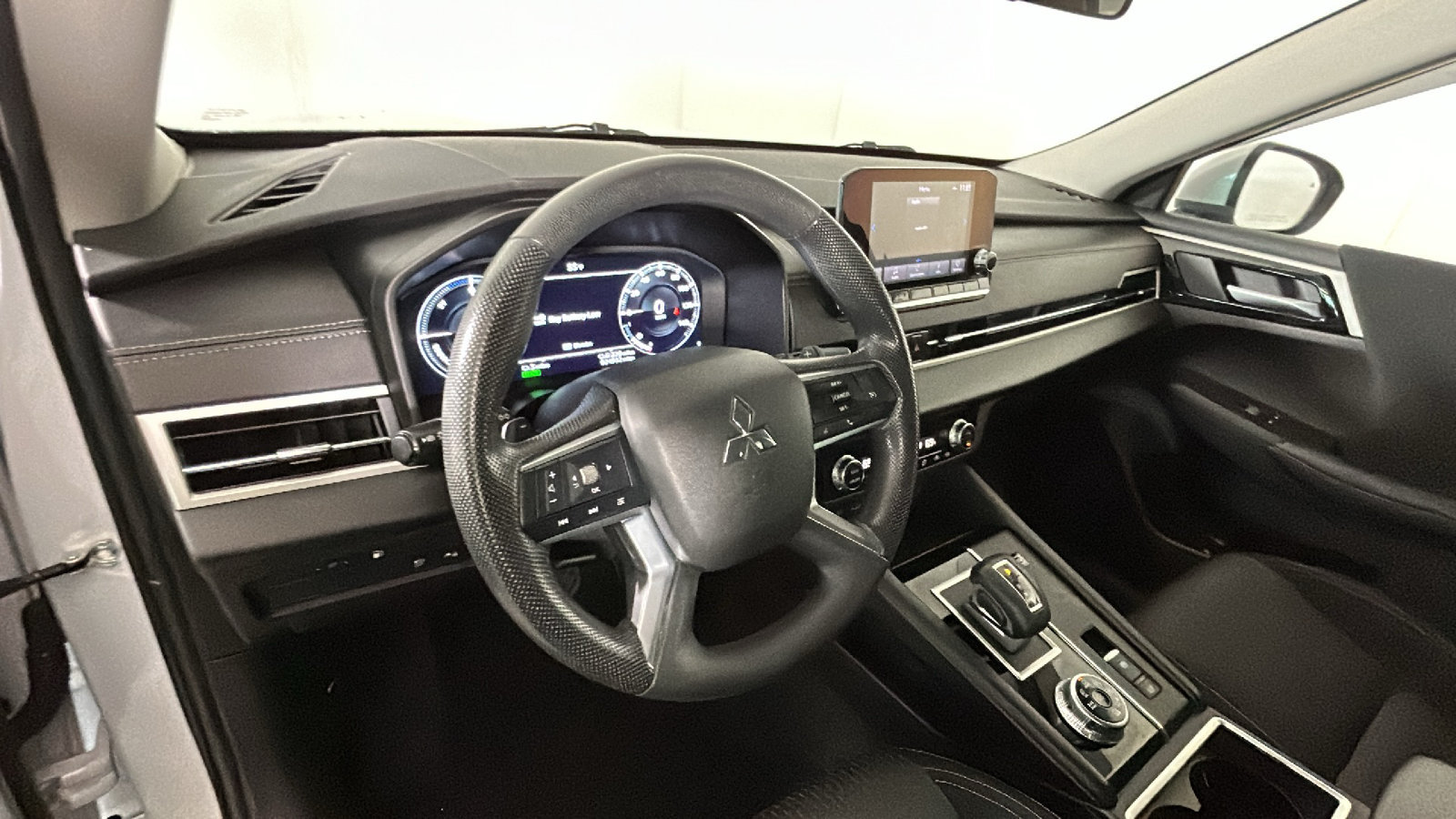 Used 2023 Mitsubishi Outlander ES AWD/4WD image 15