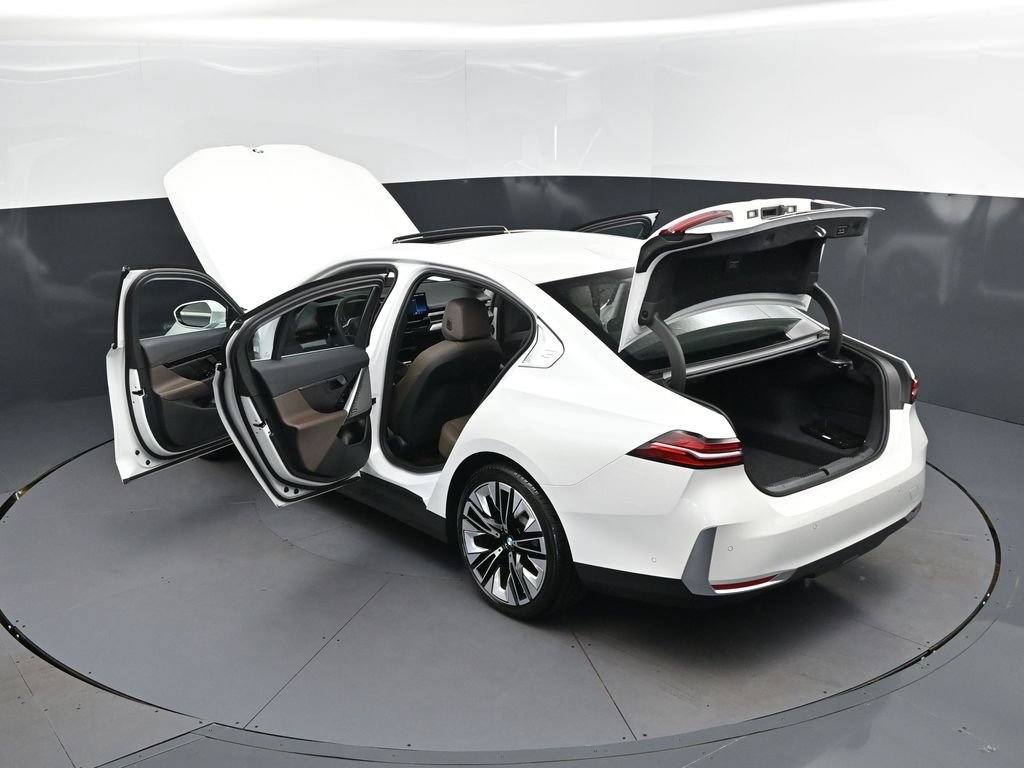 Certified 2026 BMW 530i RWD image 2