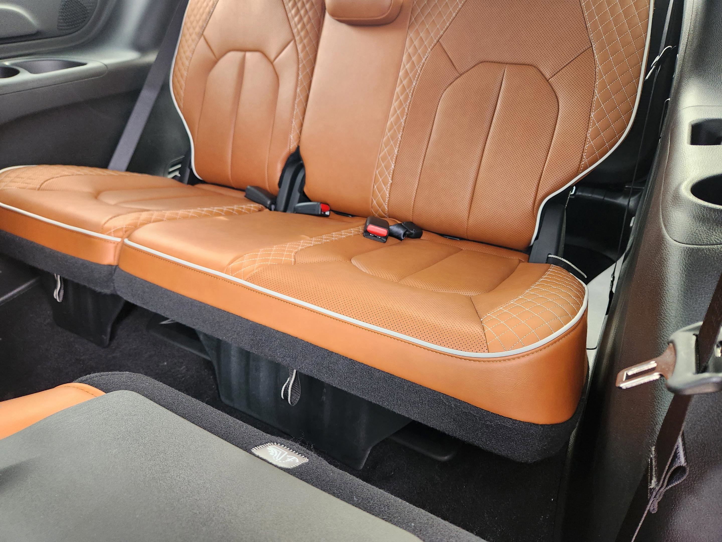 Used 2025 Chrysler Pacifica Pinnacle image 31