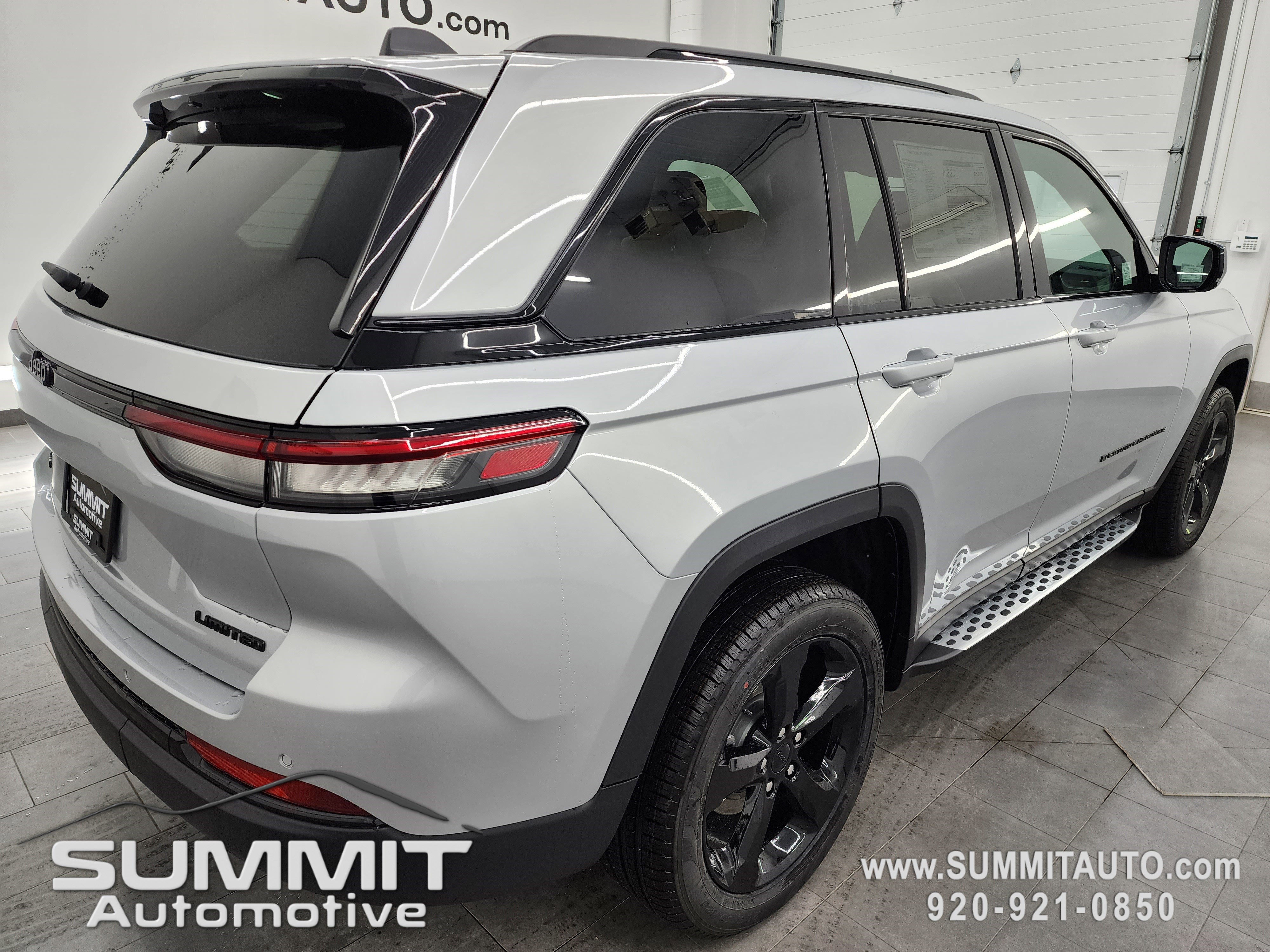 New 2025 Jeep Grand Cherokee Limited w/ Black Appearance Package image 5