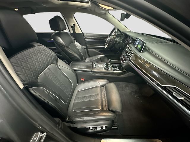 Used 2016 BMW 750i xDrive image 30