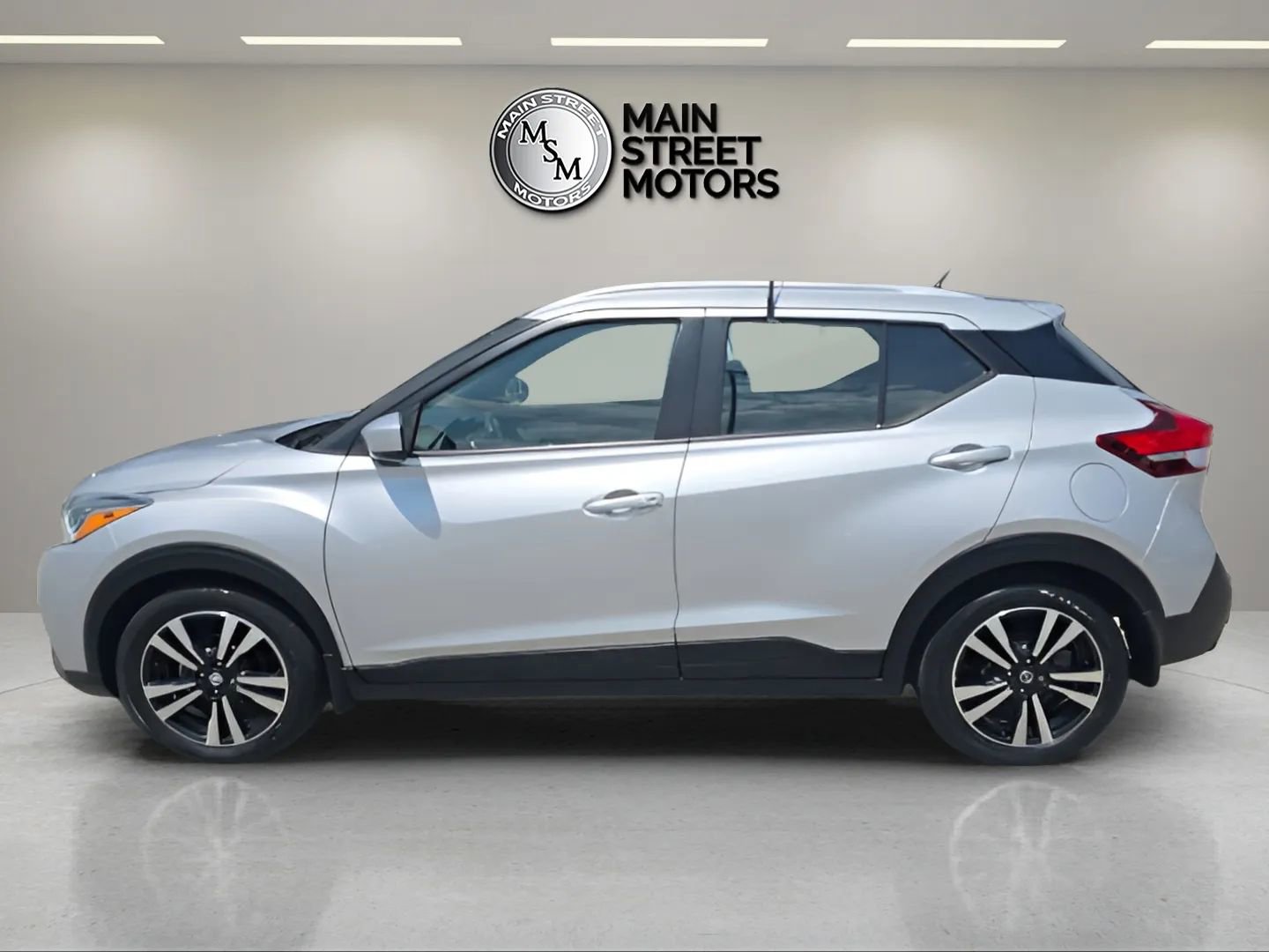 Used 2020 Nissan Kicks SV image 2