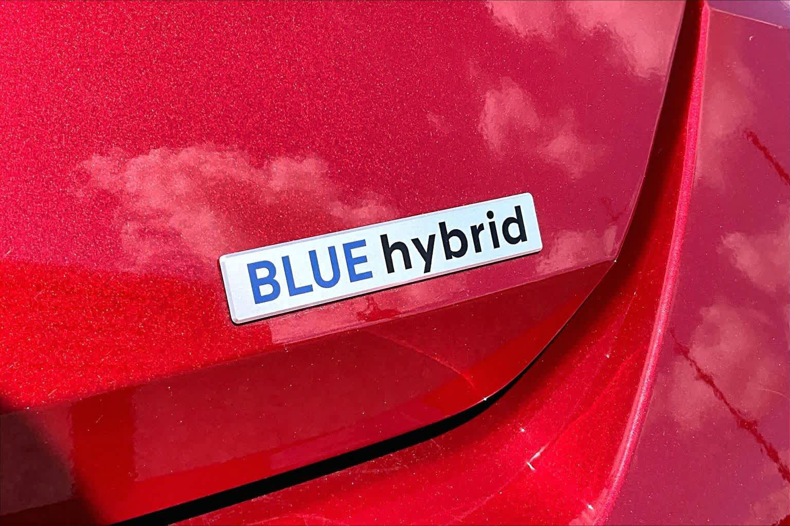 Used 2024 Hyundai Elantra Blue FWD image 9