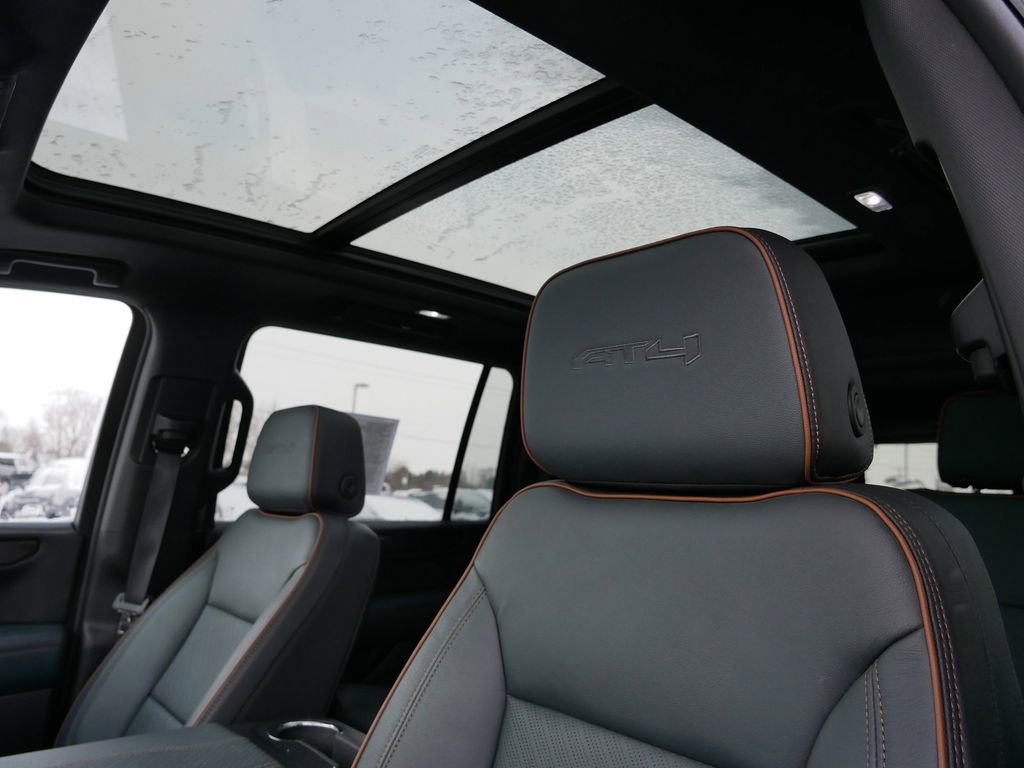 Used 2025 GMC Yukon XL AT4 AWD/4WD image 24