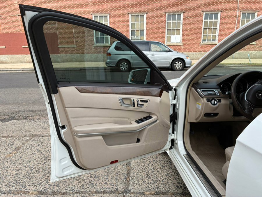 Used 2014 Mercedes-Benz E 350 4MATIC Sedan image 16