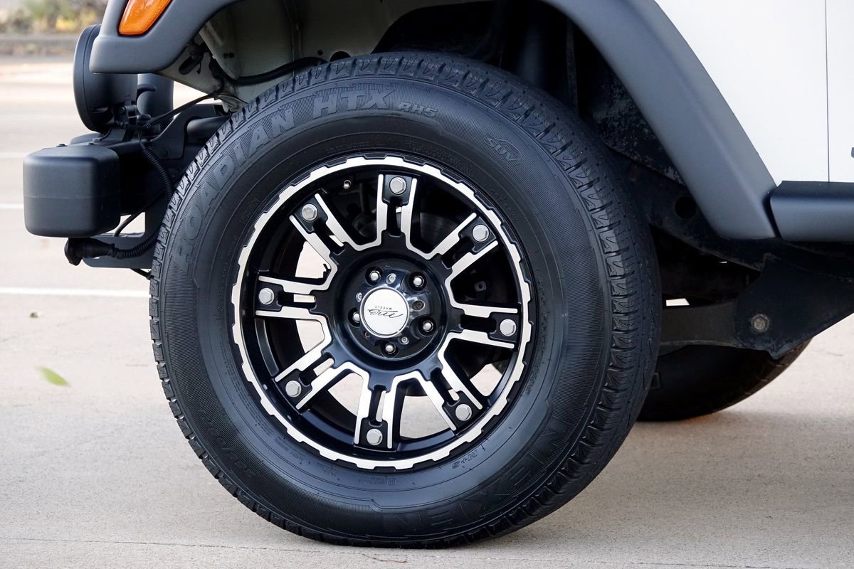 Used 2006 Jeep Wrangler Unlimited w/ Premium Audio Group image 24