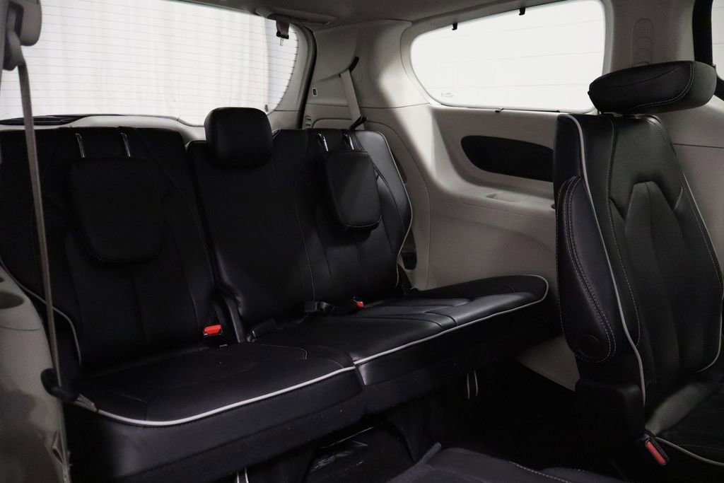 Used 2023 Chrysler Pacifica Limited image 17