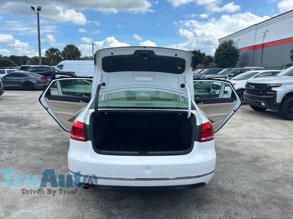 Used 2012 Volkswagen Passat 2.5 SEL FWD image 16