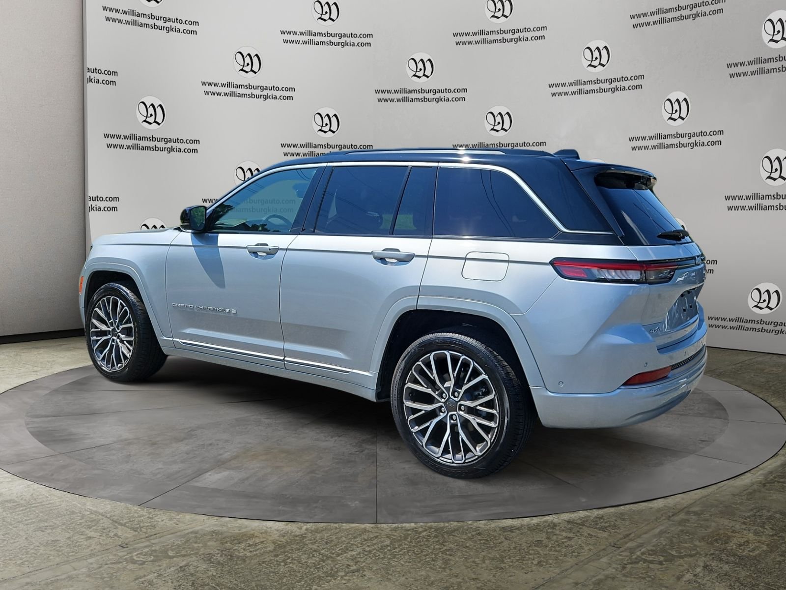 New 2026 Jeep Grand Cherokee Summit w/ Adv Protech Group IV AWD/4WD image 3