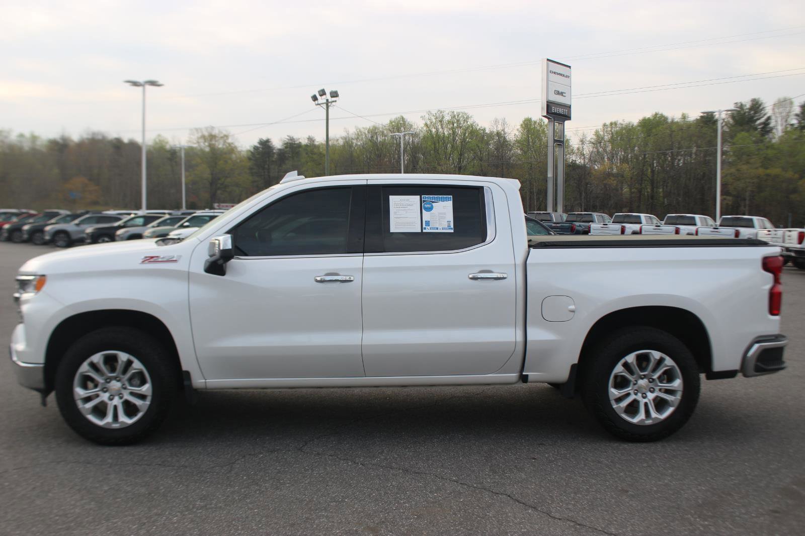Used 2023 Chevrolet Silverado 1500 LTZ w/ LTZ Premium Package image 4