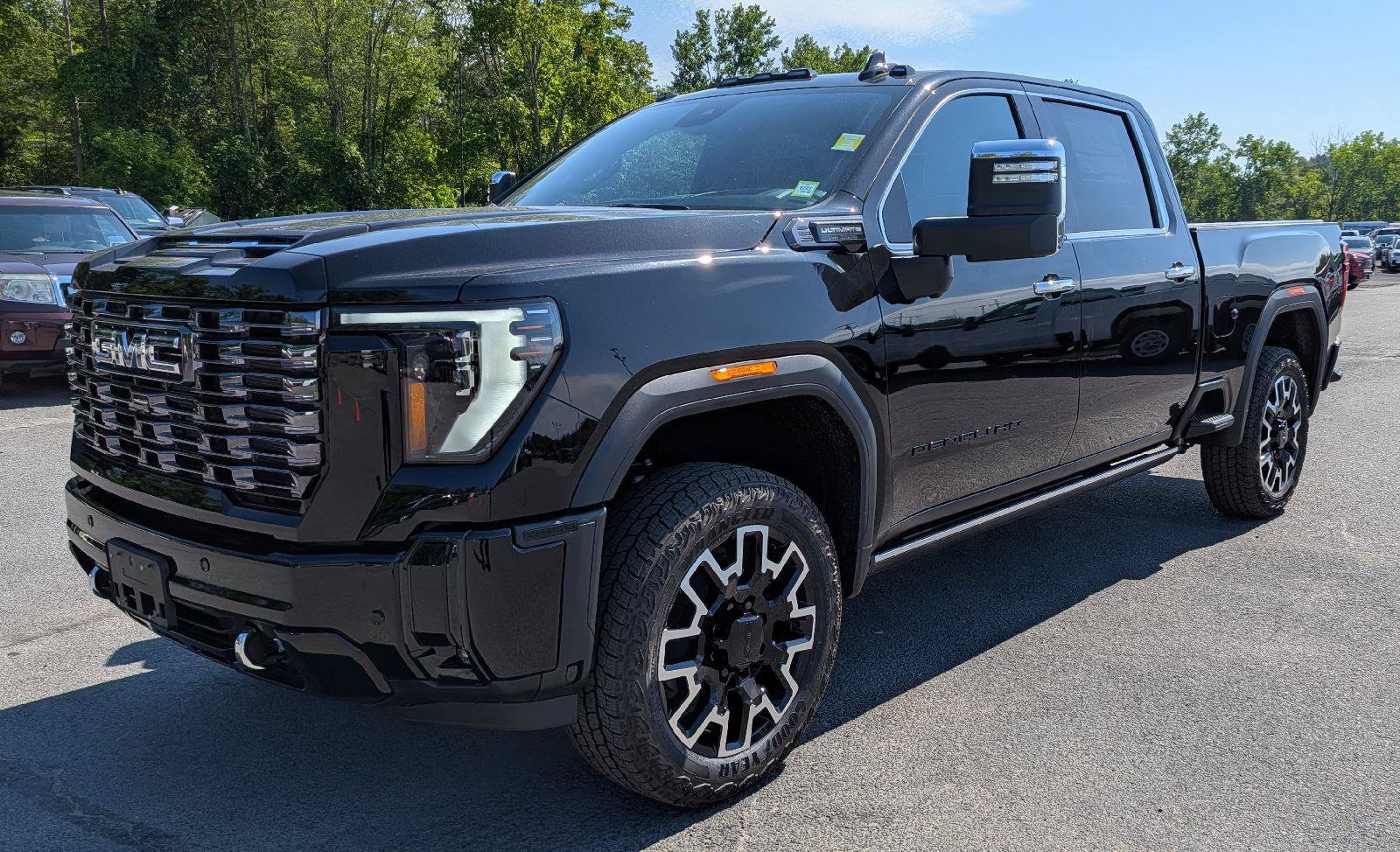 New 2026 GMC Sierra 2500 Denali Ultimate w/ LPO, Black Badging Package AWD/4WD image 3