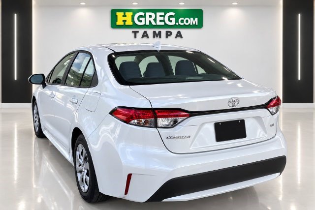 Used 2022 Toyota Corolla LE FWD image 2