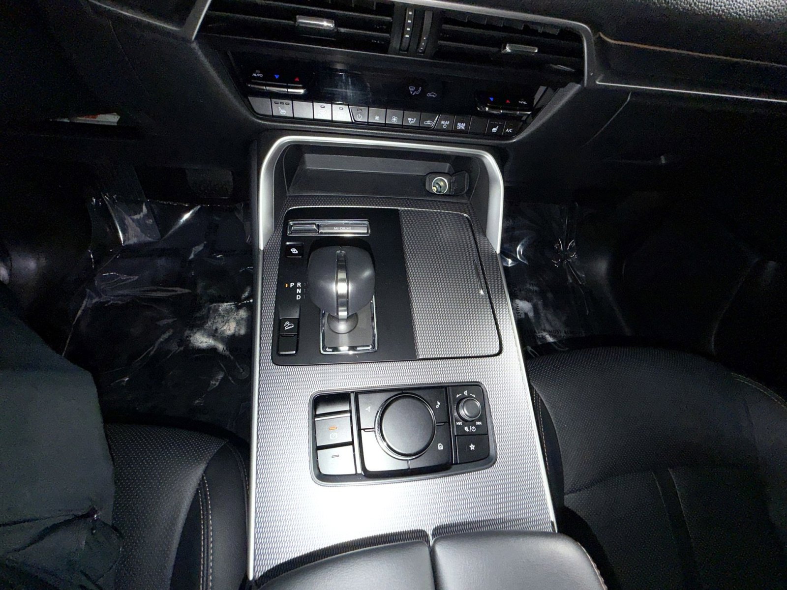 Used 2024 MAZDA CX-90 Plug-In Hybrid w/ Preferred AWD/4WD image 23