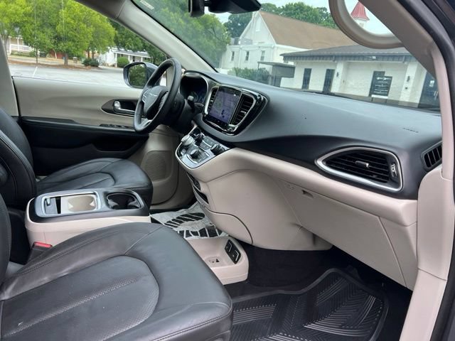 Used 2021 Chrysler Pacifica Touring-L FWD image 20