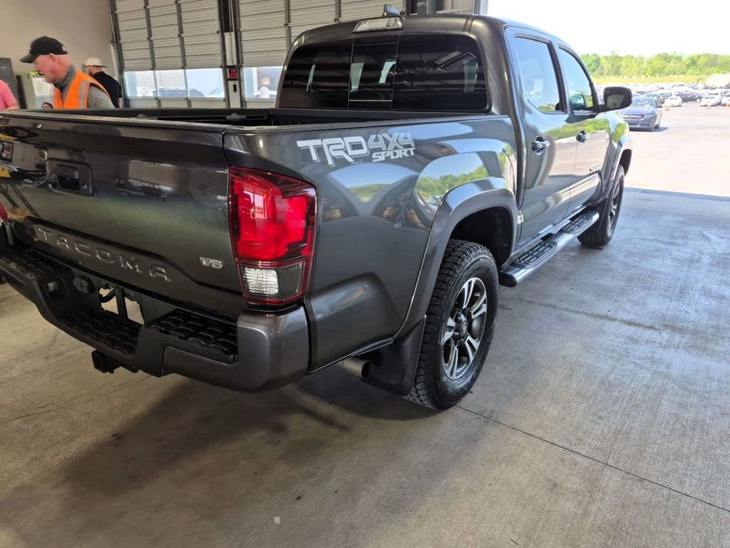 Used 2019 Toyota Tacoma TRD Sport AWD/4WD image 3