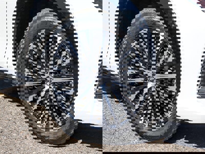 Used 2023 Lexus RZ 450e Premium w/ Technology Package image 4