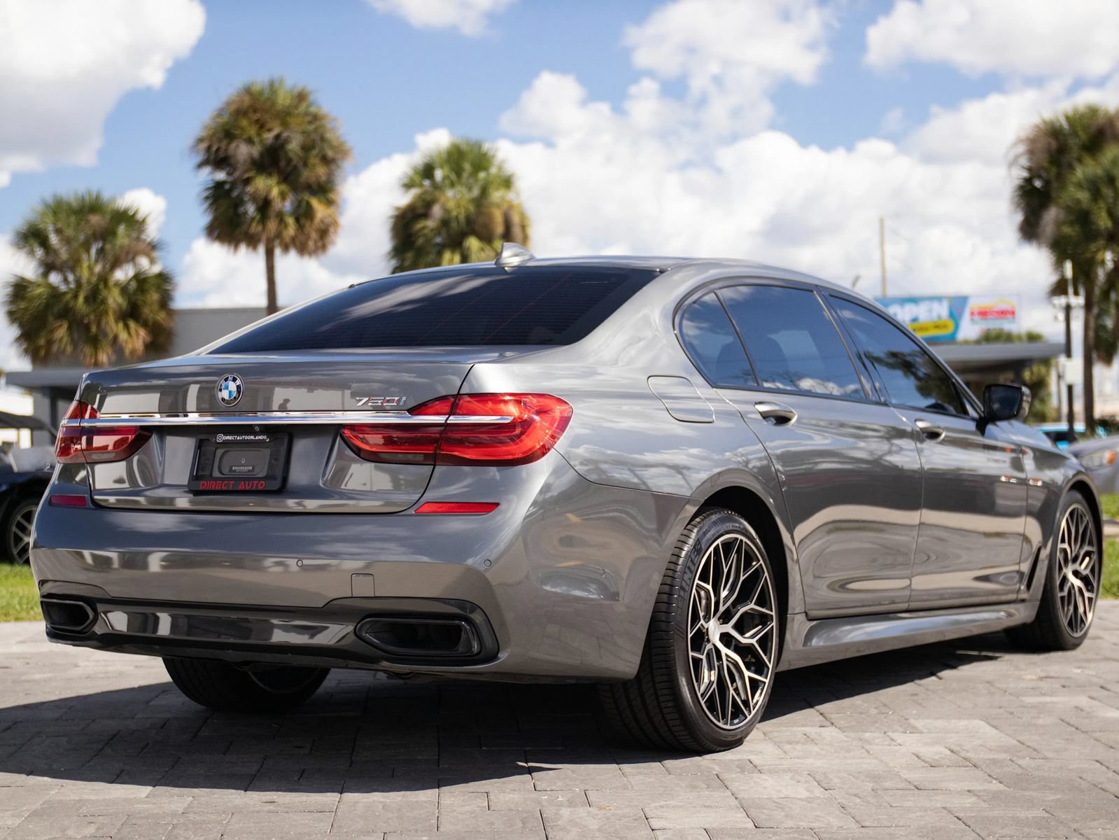 Used 2019 BMW 750i w/ M Sport Package RWD image 14