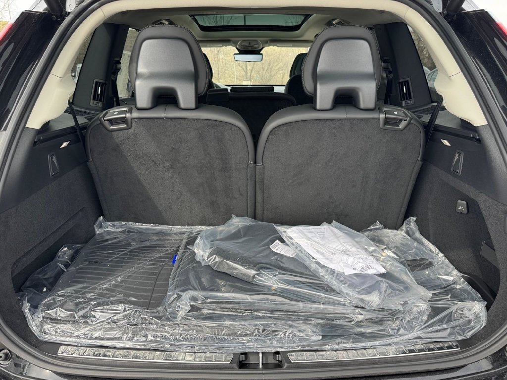New 2026 Volvo XC90 T8 Ultra w/ Protection Package AWD/4WD image 5