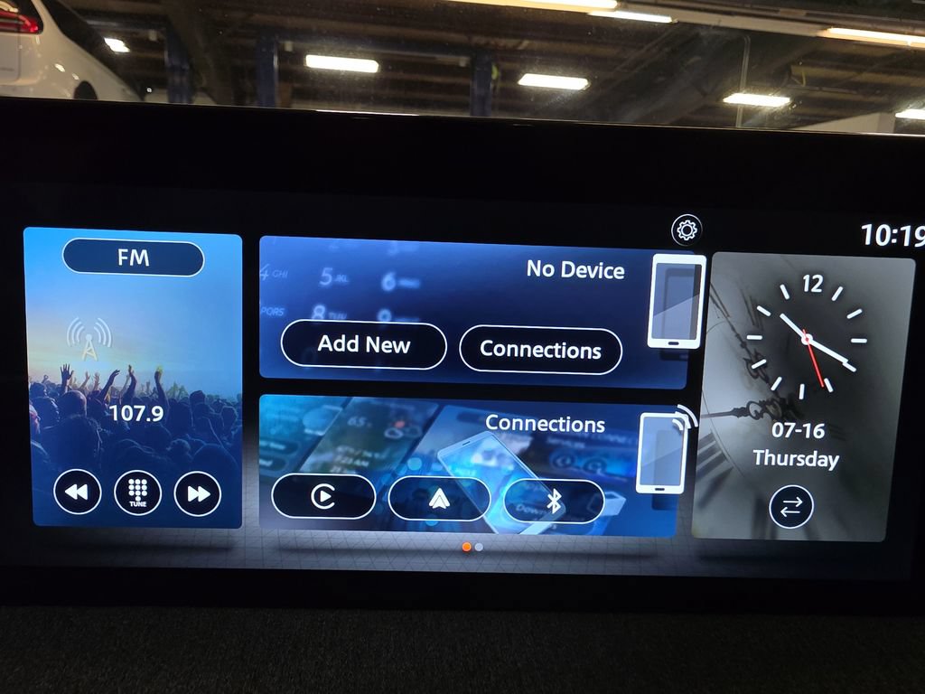 Used 2025 Nissan Kicks SV AWD/4WD image 23