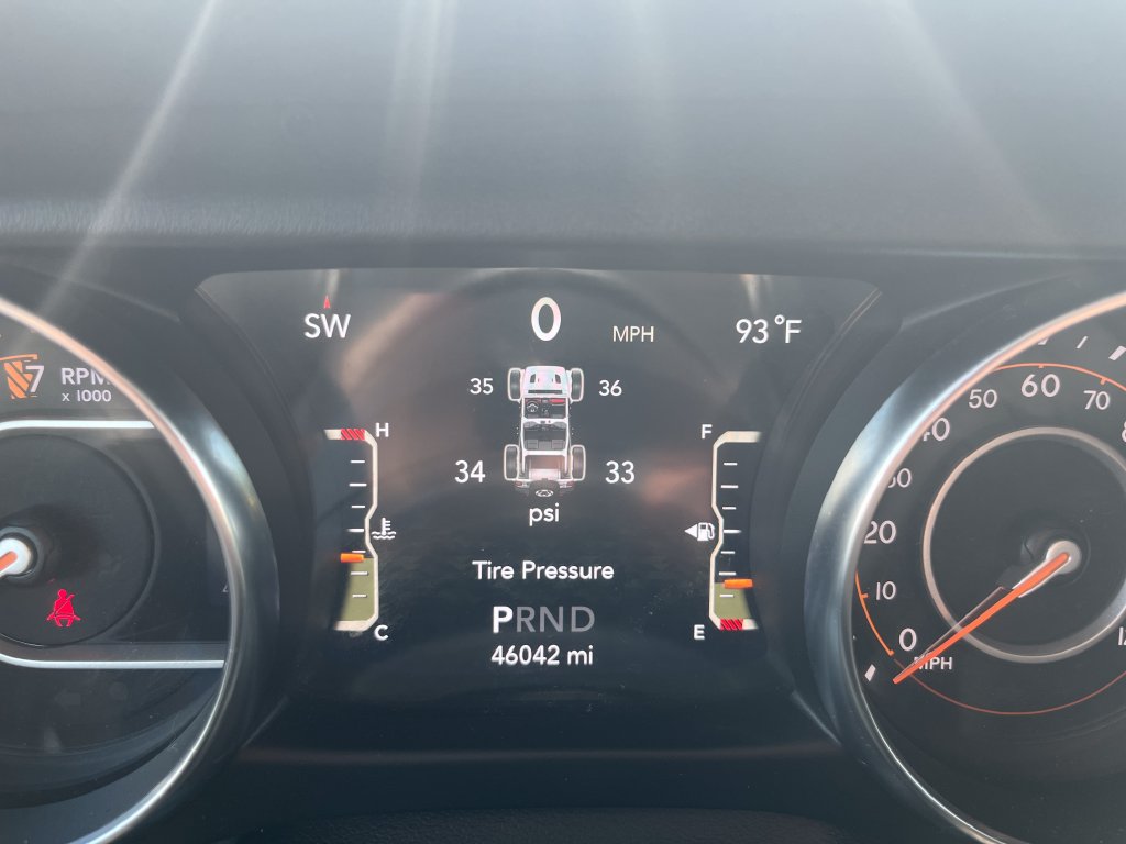 Used 2022 Jeep Wrangler Unlimited Sahara AWD/4WD image 16