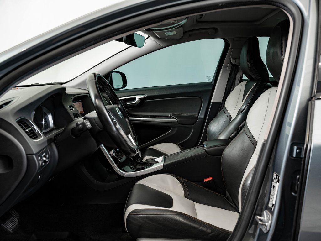 Used 2018 Volvo S60 T5 Cross Country Platinum image 21