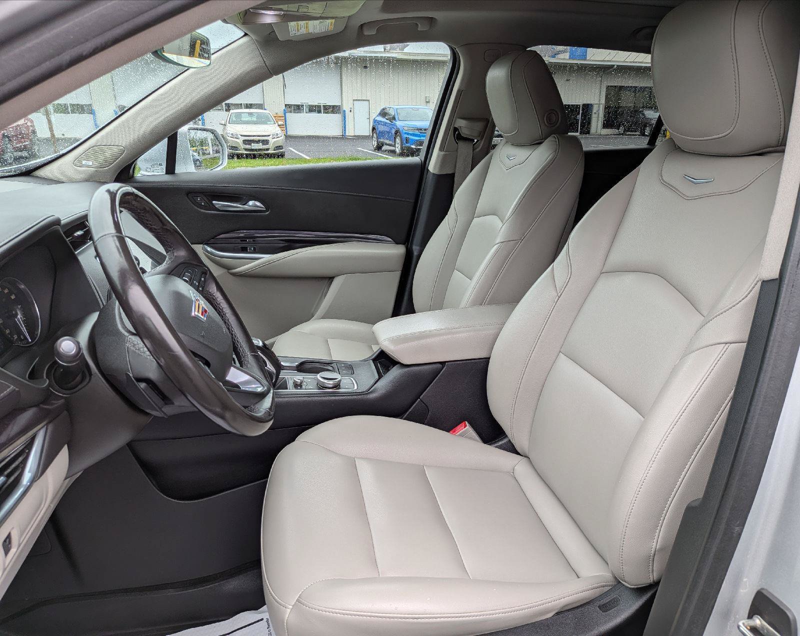 Used 2019 Cadillac XT4 Luxury w/ Cold Weather Package AWD/4WD image 11