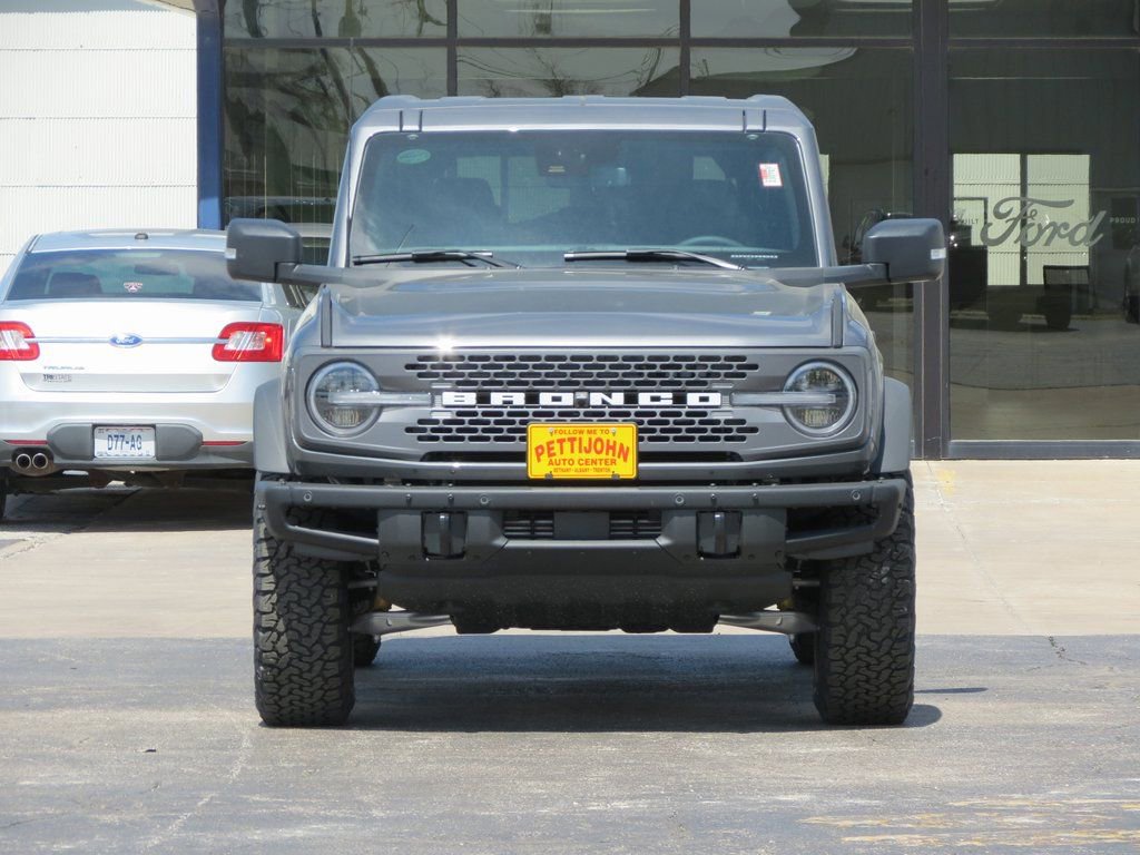 Used 2024 Ford Bronco Badlands image 2