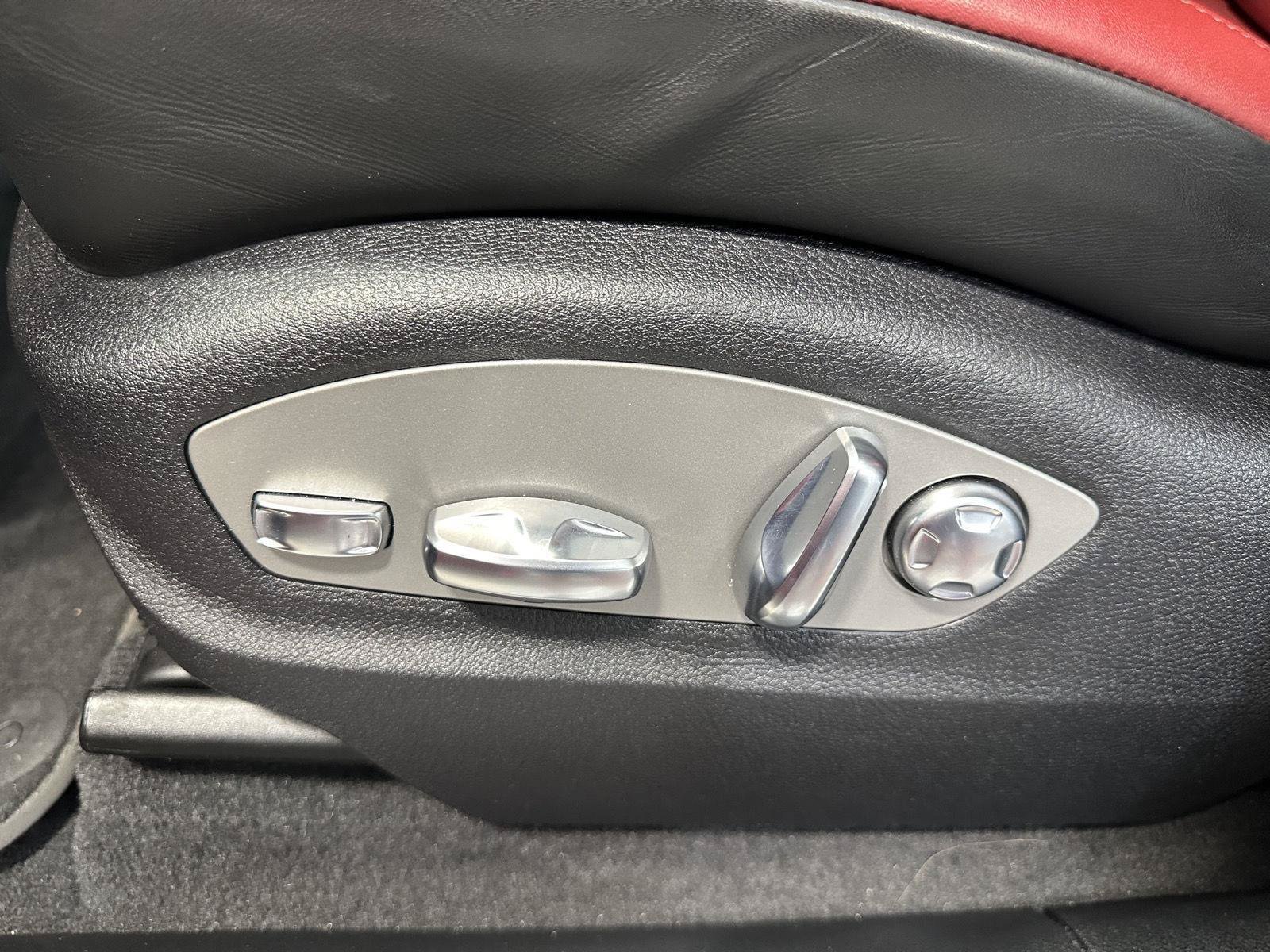 Used 2022 Porsche Macan AWD/4WD image 19