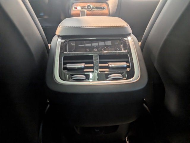 Used 2024 Volvo XC90 B6 Plus w/ Protection Package Premier image 27