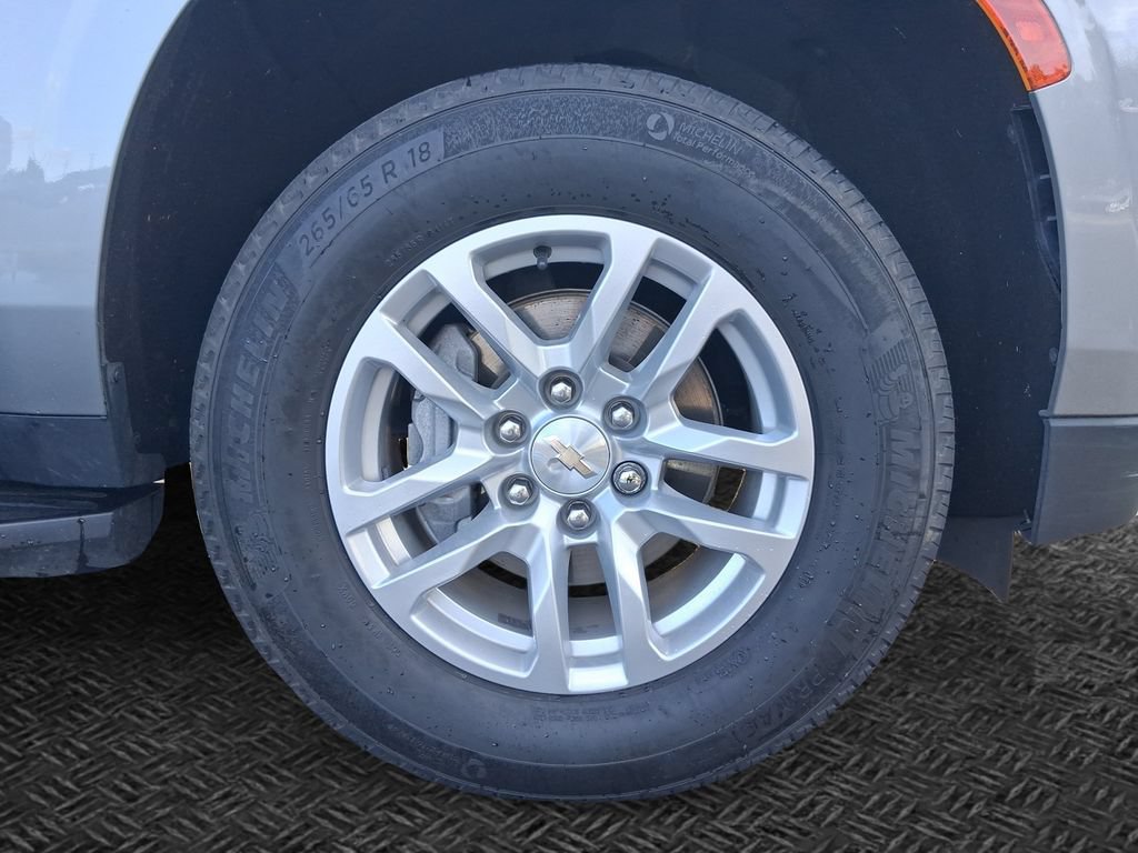 Used 2024 Chevrolet Suburban LS RWD image 11