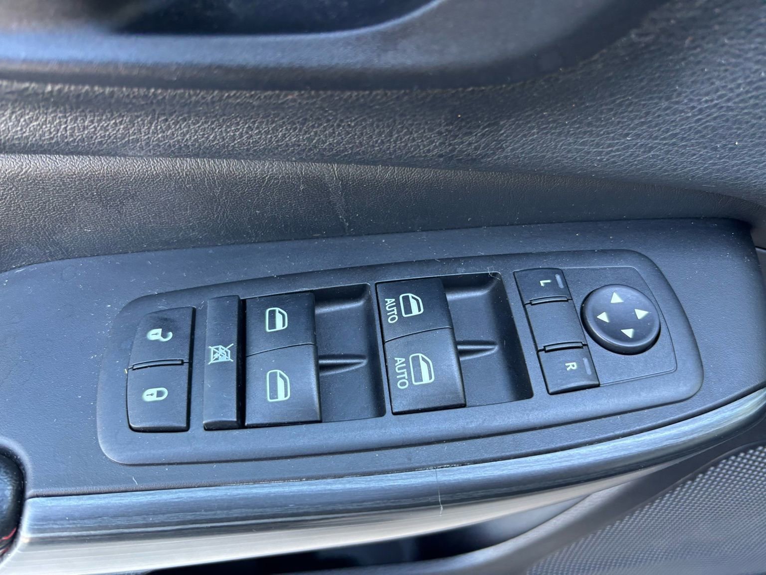 Used 2015 Jeep Cherokee Trailhawk w/ Comfort/Convenience Group image 14