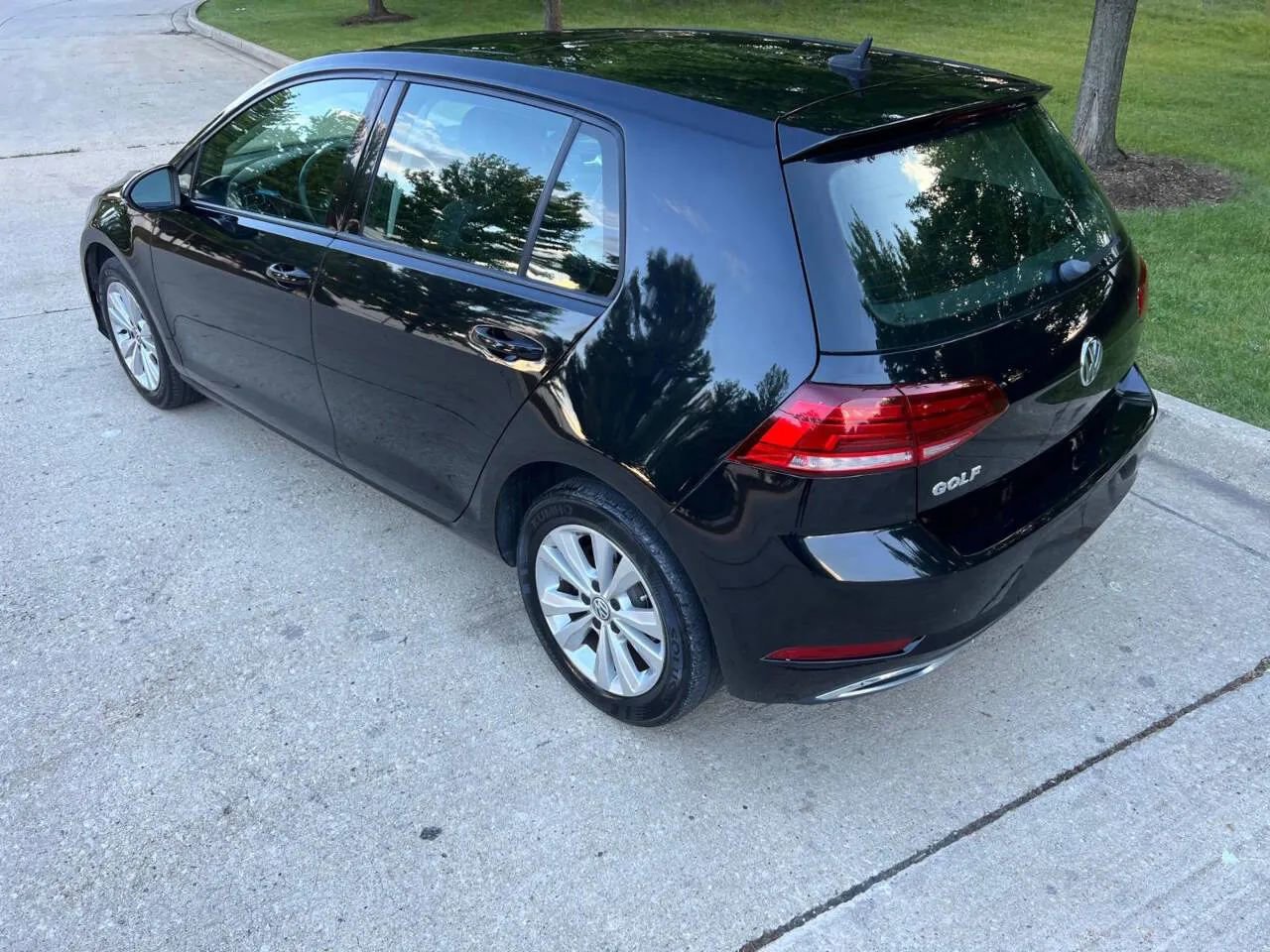 Used 2020 Volkswagen Golf 4-Door image 4