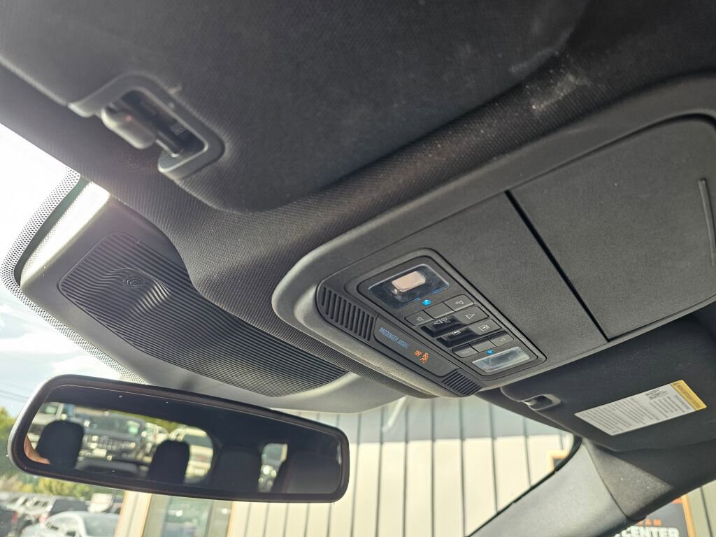 Used 2023 Ford Explorer ST-Line w/ Class IV Trailer Tow Package image 38