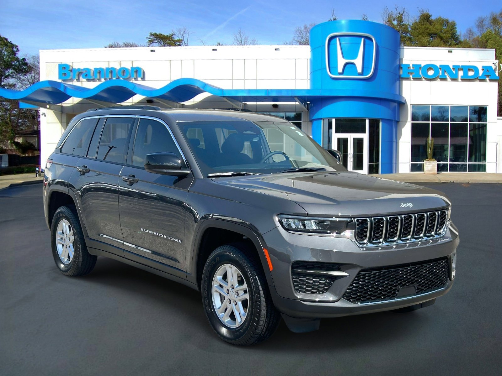 Used 2025 Jeep Grand Cherokee Laredo w/ Luxury Tech Group I