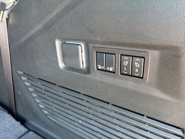 Used 2025 Chevrolet Tahoe LT w/ Comfort Package AWD/4WD image 8