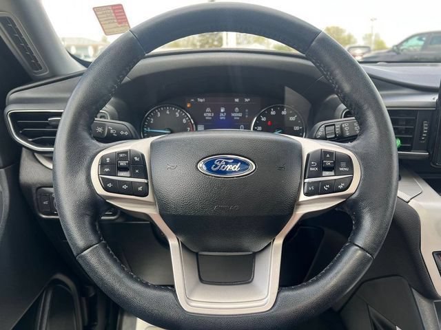 Used 2022 Ford Explorer XLT w/ Equipment Group 202A AWD/4WD image 11
